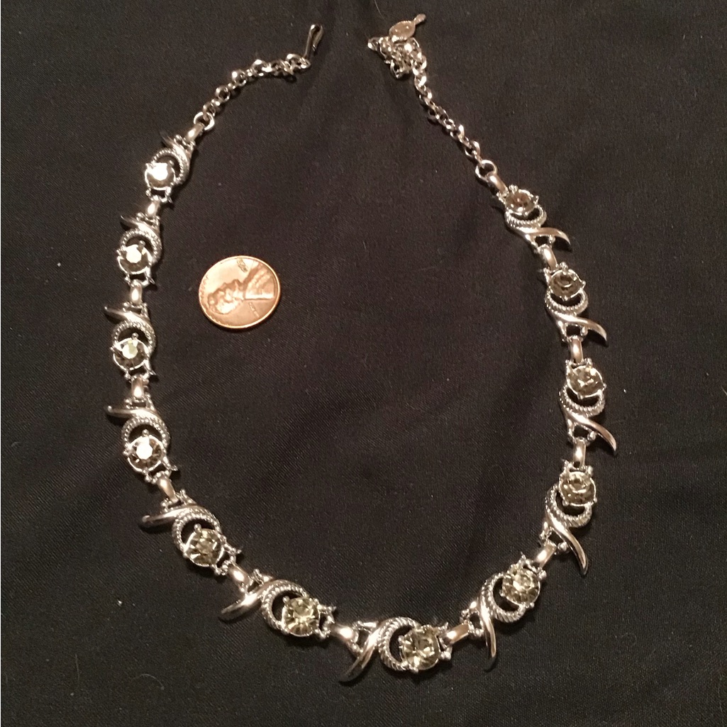 Sarah Coventry Vintage Silver Tone Rhinestone Demi Necklace Guc 20$